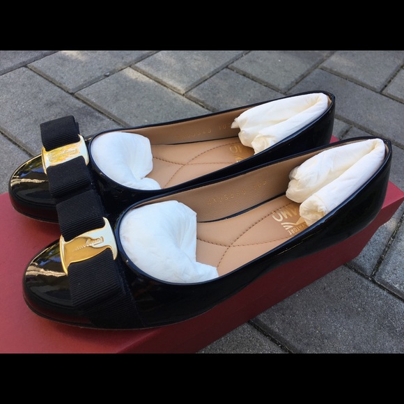 [Almost brand new]SALVATORE FERRAGAMO patent ballet flats black - Picture 2 of 5